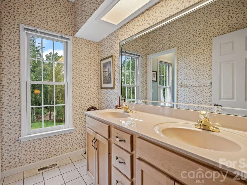 21 Four Oaks Drive, Arden, NC 28704.  MLS# CAR4407060, YatesRealty ID 40936. 