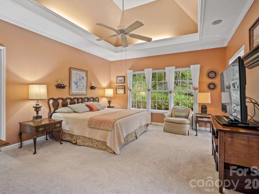 21 Four Oaks Drive, Arden, NC 28704.  MLS# CAR4407060, YatesRealty ID 40936. 