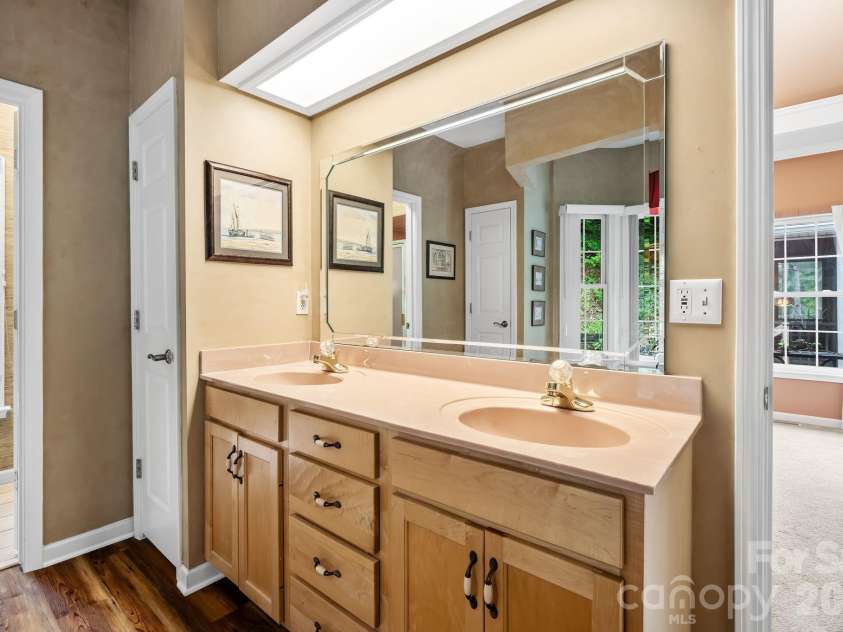 21 Four Oaks Drive, Arden, NC 28704.  MLS# CAR4407060, YatesRealty ID 40936. 