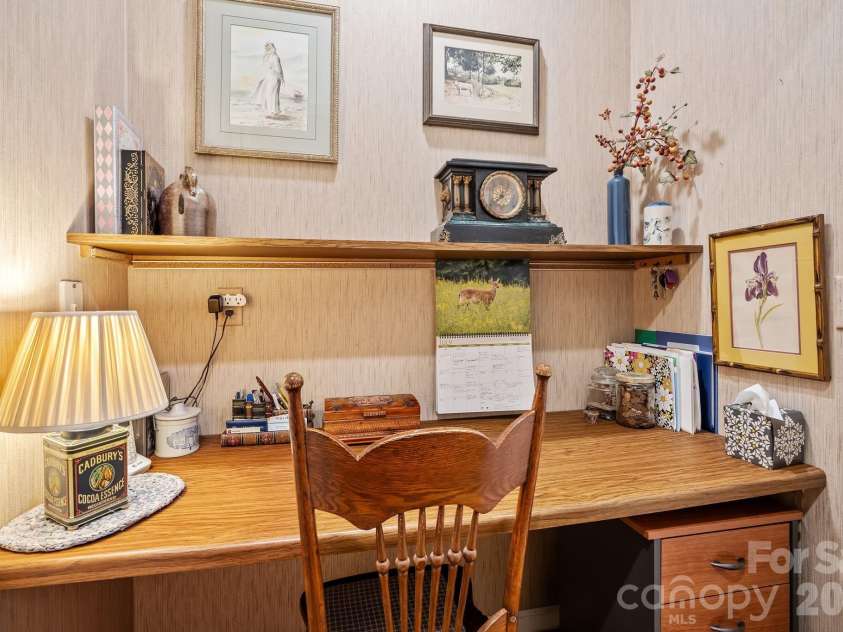 21 Four Oaks Drive, Arden, NC 28704.  MLS# CAR4407060, YatesRealty ID 40936. 