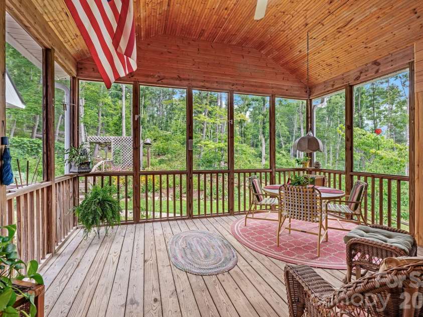 21 Four Oaks Drive, Arden, NC 28704.  MLS# CAR4407060, YatesRealty ID 40936. 