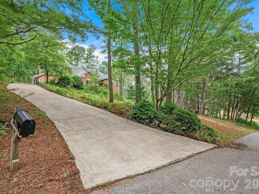21 Four Oaks Drive, Arden, NC 28704.  MLS# CAR4407060, YatesRealty ID 40936. 
