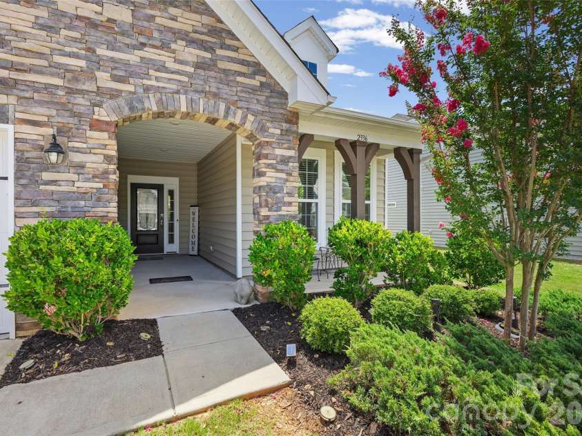2336 Abundance Lane, Waxhaw, NC 28173.  MLS# CAR4407196, YatesRealty ID 40939. 