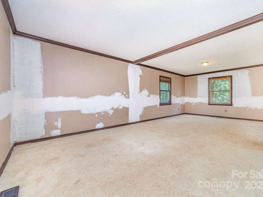 1490 Edisons Bright Way, Newton, NC 28658.  MLS# CAR4287993, YatesRealty ID 4094. 