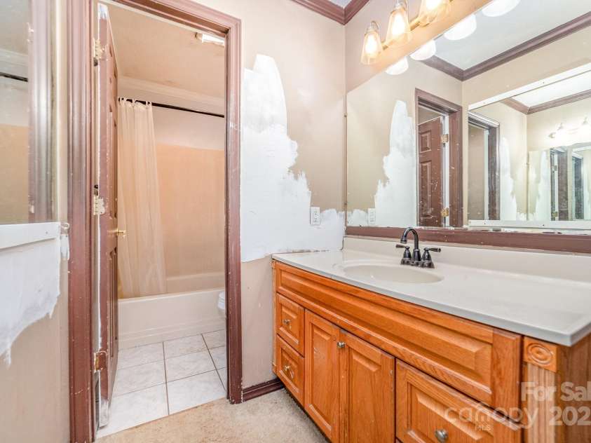 1490 Edisons Bright Way, Newton, NC 28658.  MLS# CAR4287993, YatesRealty ID 4094. 