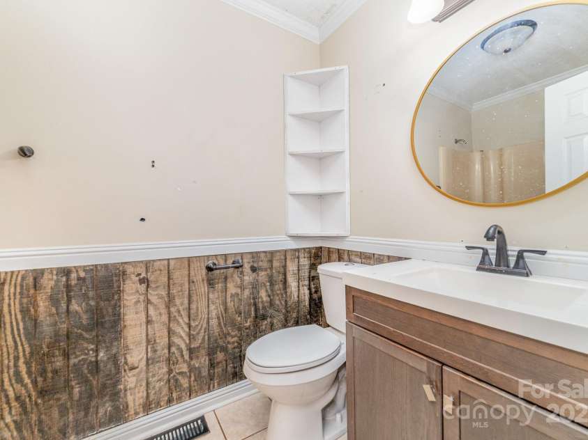 1490 Edisons Bright Way, Newton, NC 28658.  MLS# CAR4287993, YatesRealty ID 4094. 