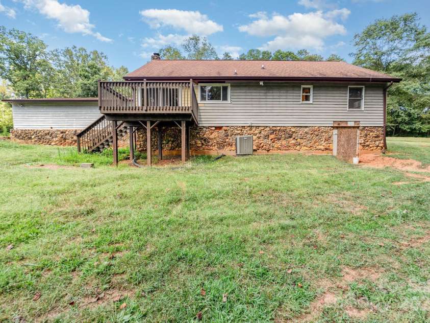 1490 Edisons Bright Way, Newton, NC 28658.  MLS# CAR4287993, YatesRealty ID 4094. 