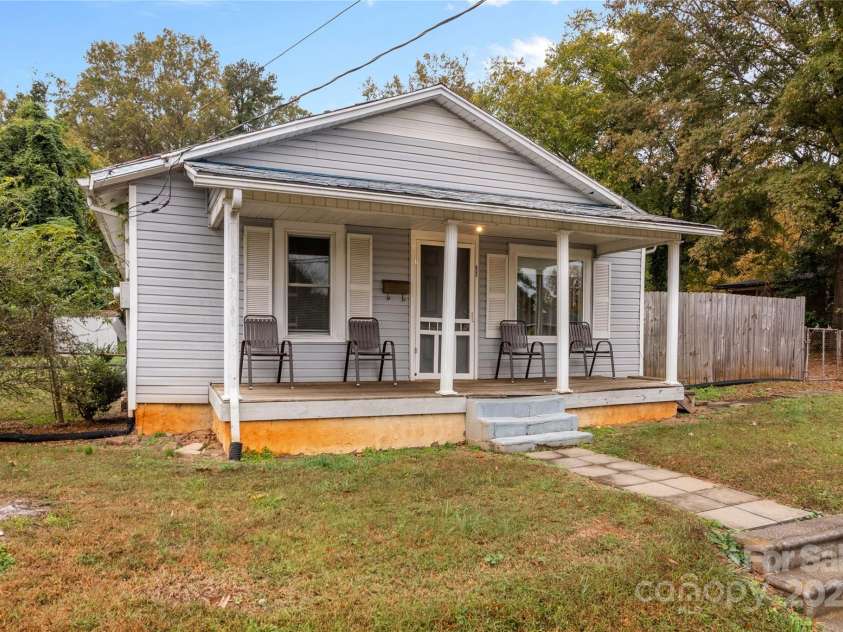 627 Brevard Street, Statesville, NC 28677.  MLS# CAR4197976, YatesRealty ID 4094. 