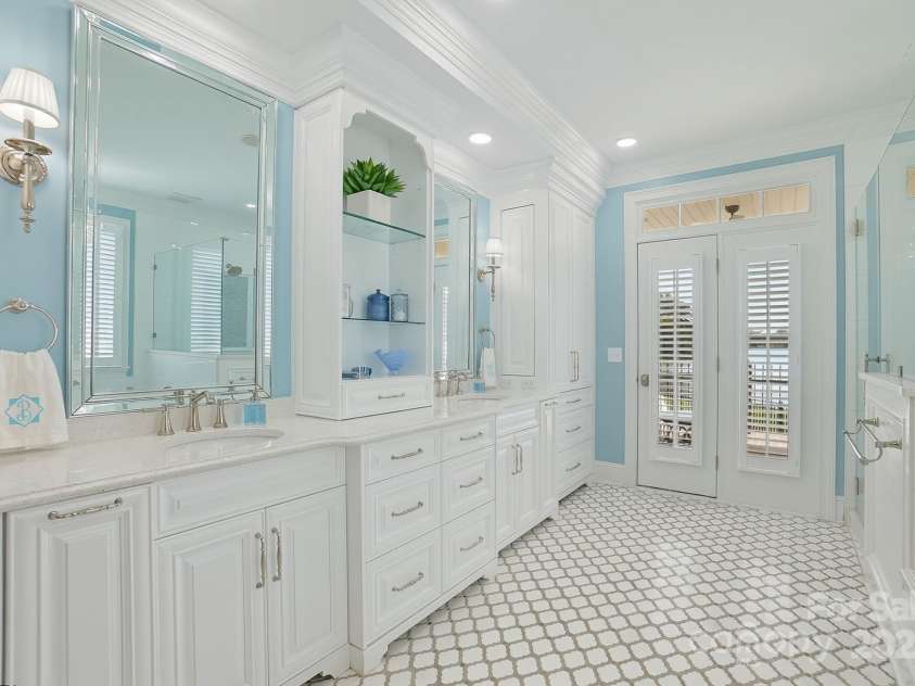 8424 Catawba Cove Drive, Belmont, NC 28012.  MLS# CAR4304261, YatesRealty ID 4094. 
