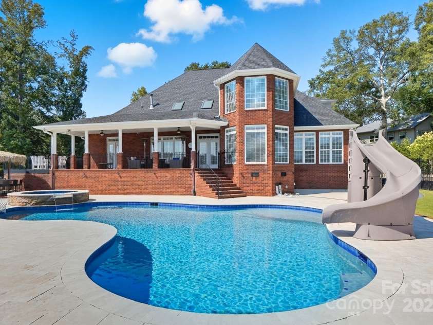 8424 Catawba Cove Drive, Belmont, NC 28012.  MLS# CAR4304261, YatesRealty ID 4094. 