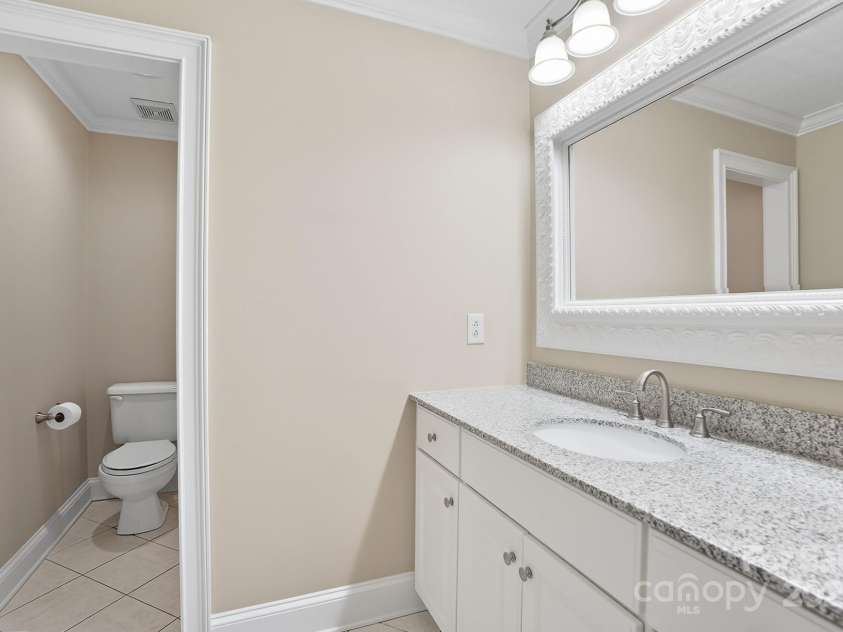 8424 Catawba Cove Drive, Belmont, NC 28012.  MLS# CAR4304261, YatesRealty ID 4094. Full bath