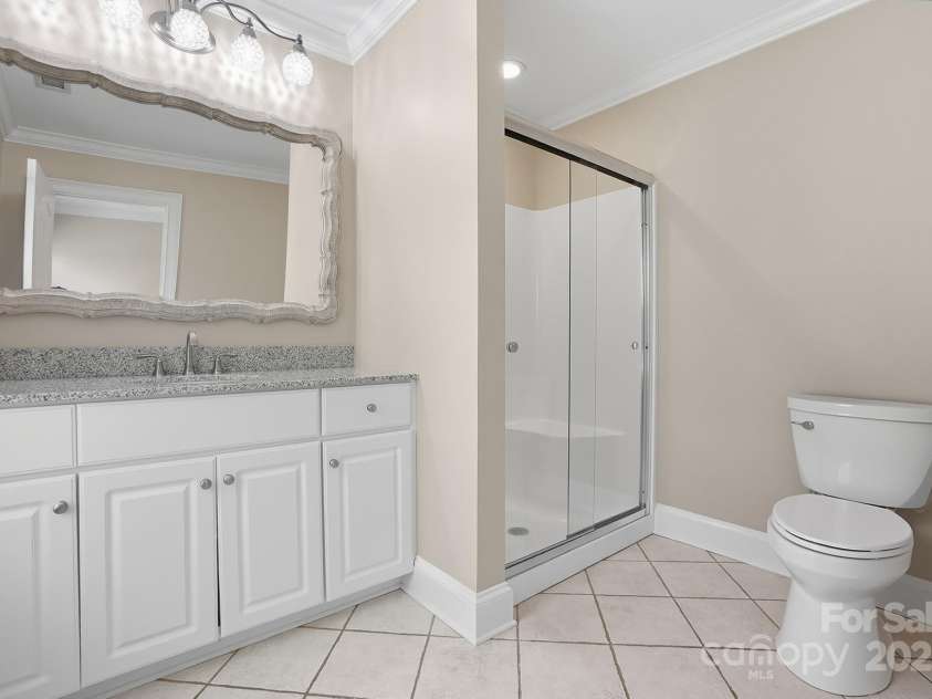8424 Catawba Cove Drive, Belmont, NC 28012.  MLS# CAR4304261, YatesRealty ID 4094. Full ensuite bath