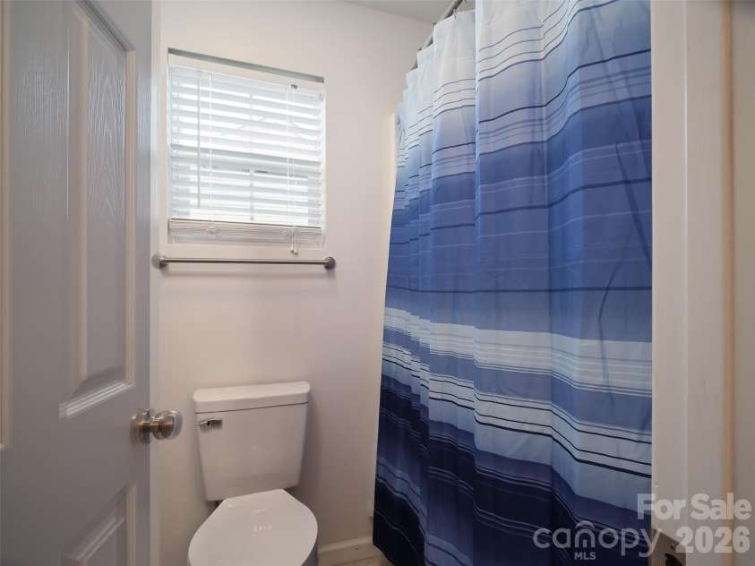 2568 Captains Watch Road, Kannapolis, NC 28083.  MLS# CAR4405919, YatesRealty ID 40940. Bath