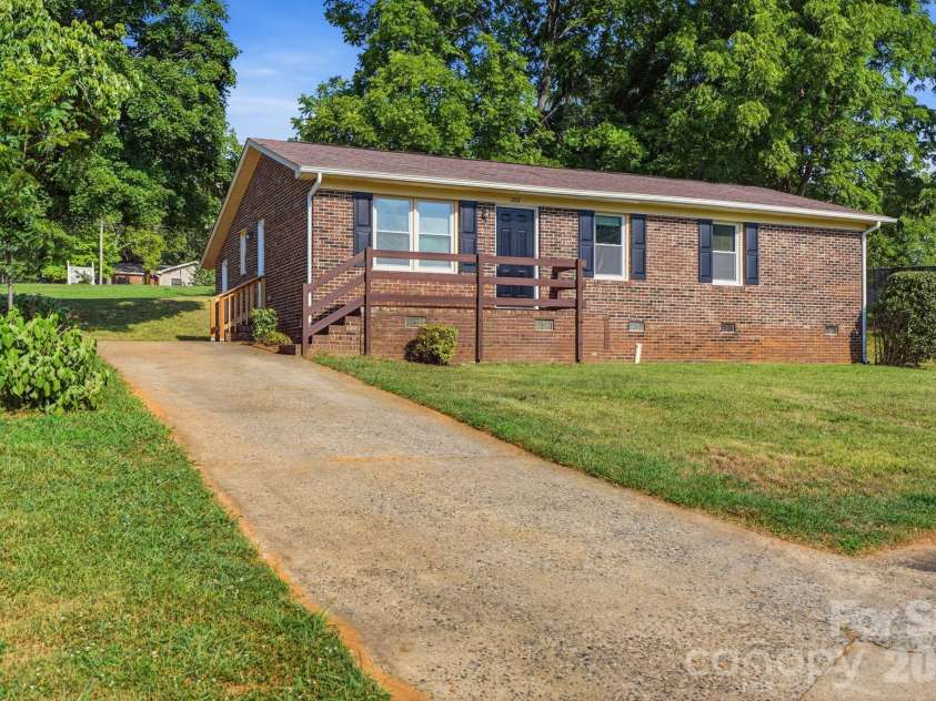 202 Cooke Circle, Kings Mountain, NC 28086.  MLS# CAR4400034, YatesRealty ID 40943. 
