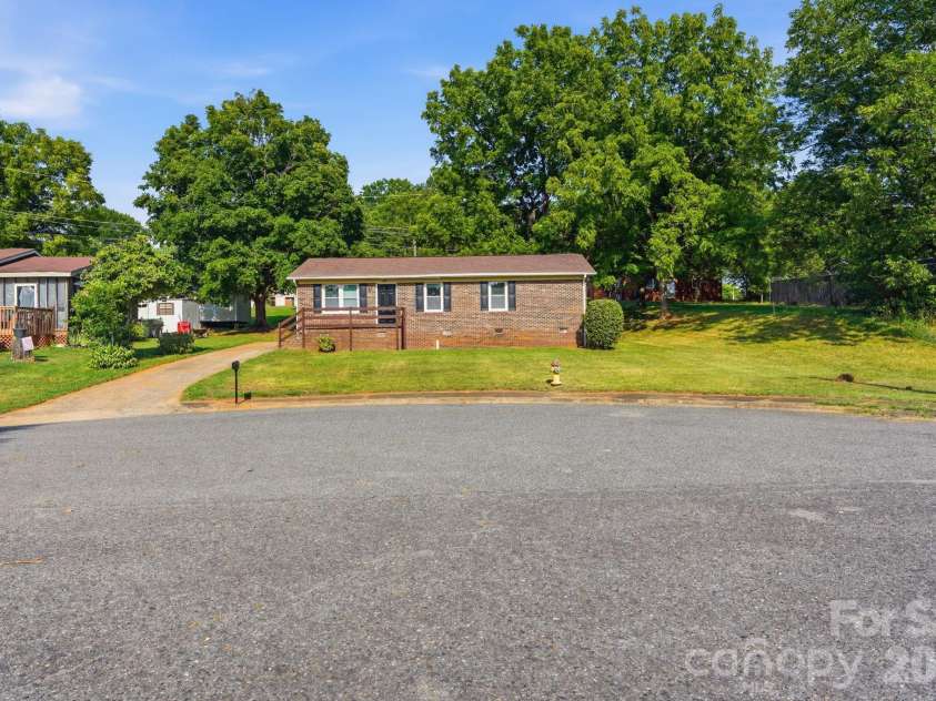 202 Cooke Circle, Kings Mountain, NC 28086.  MLS# CAR4400034, YatesRealty ID 40943. 