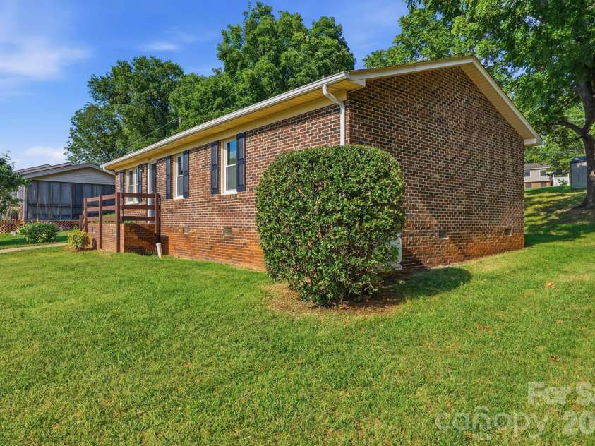 202 Cooke Circle, Kings Mountain, NC 28086.  MLS# CAR4400034, YatesRealty ID 40943. 