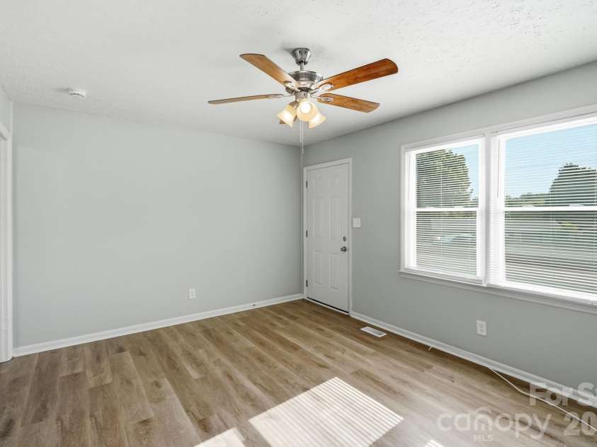 202 Cooke Circle, Kings Mountain, NC 28086.  MLS# CAR4400034, YatesRealty ID 40943. 