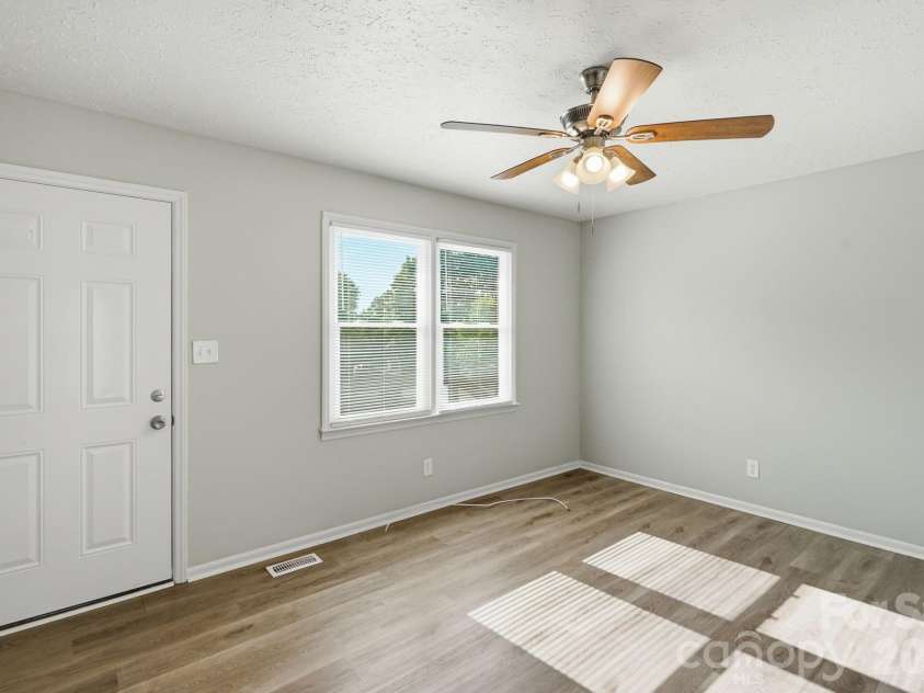 202 Cooke Circle, Kings Mountain, NC 28086.  MLS# CAR4400034, YatesRealty ID 40943. 