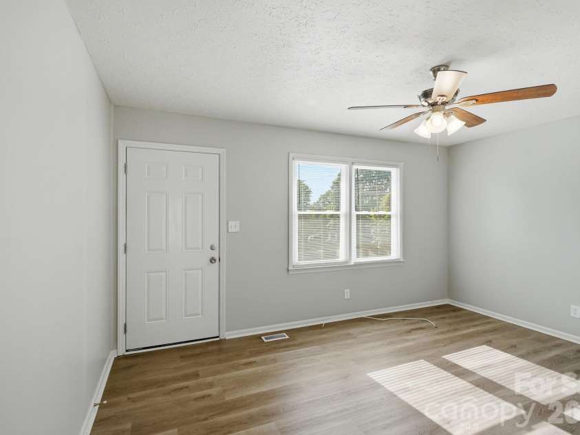 202 Cooke Circle, Kings Mountain, NC 28086.  MLS# CAR4400034, YatesRealty ID 40943. 