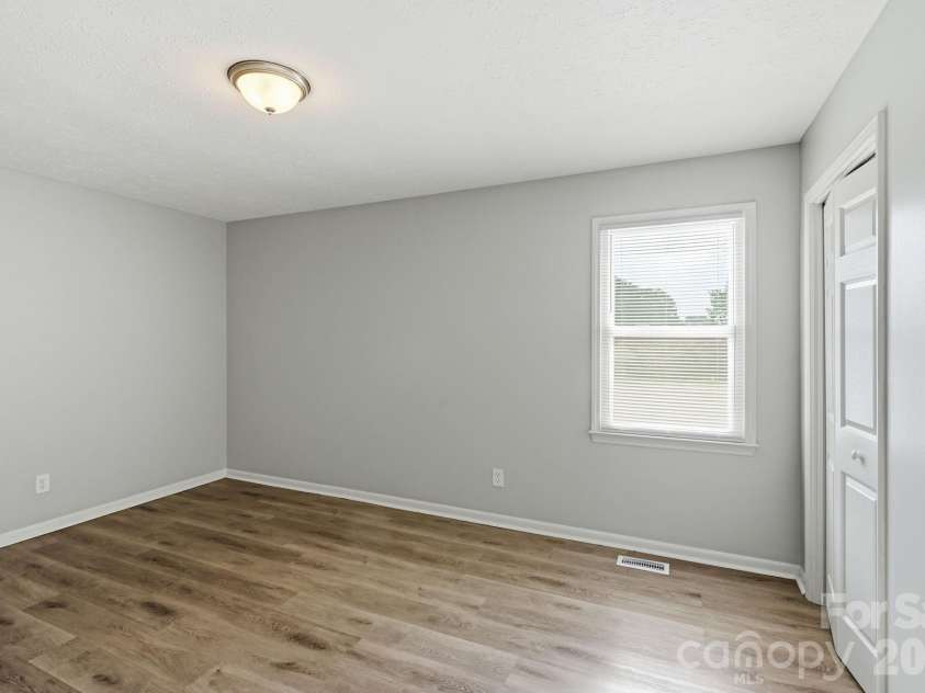 202 Cooke Circle, Kings Mountain, NC 28086.  MLS# CAR4400034, YatesRealty ID 40943. 