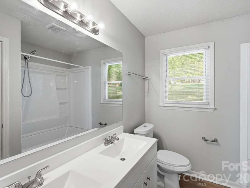 202 Cooke Circle, Kings Mountain, NC 28086.  MLS# CAR4400034, YatesRealty ID 40943. 