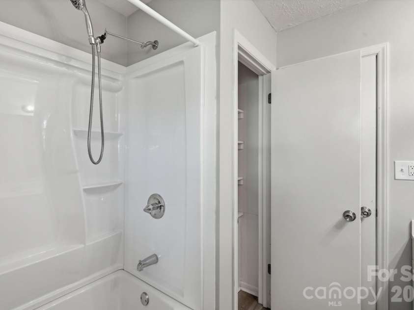 202 Cooke Circle, Kings Mountain, NC 28086.  MLS# CAR4400034, YatesRealty ID 40943. 
