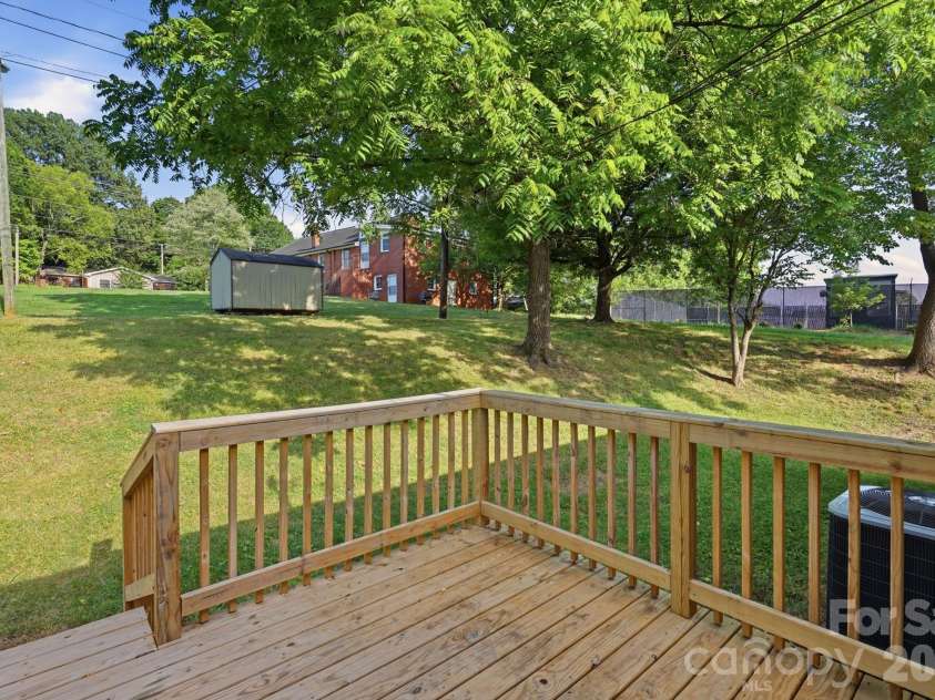 202 Cooke Circle, Kings Mountain, NC 28086.  MLS# CAR4400034, YatesRealty ID 40943. 