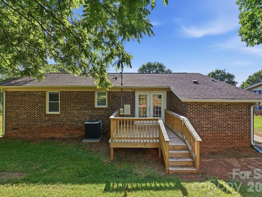 202 Cooke Circle, Kings Mountain, NC 28086.  MLS# CAR4400034, YatesRealty ID 40943. 