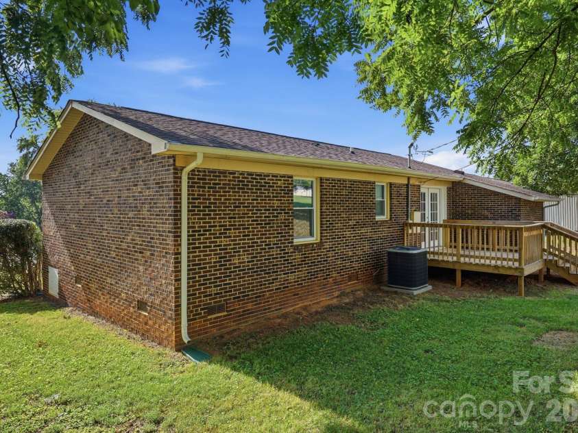 202 Cooke Circle, Kings Mountain, NC 28086.  MLS# CAR4400034, YatesRealty ID 40943. 