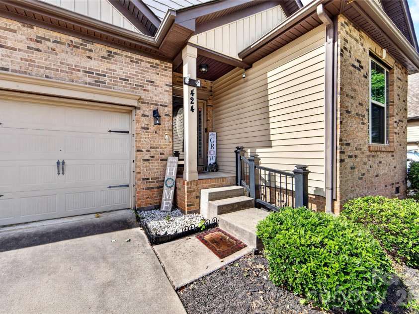 424 Anvil Draw Place, Rock Hill, SC 29730.  MLS# CAR4408517, YatesRealty ID 40946. 