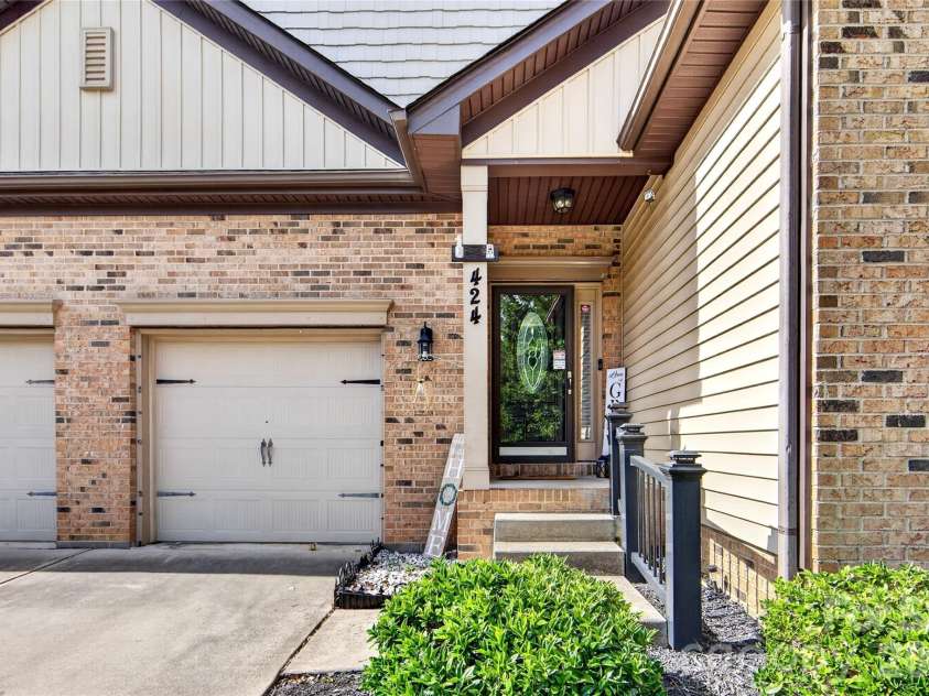 424 Anvil Draw Place, Rock Hill, SC 29730.  MLS# CAR4408517, YatesRealty ID 40946. 