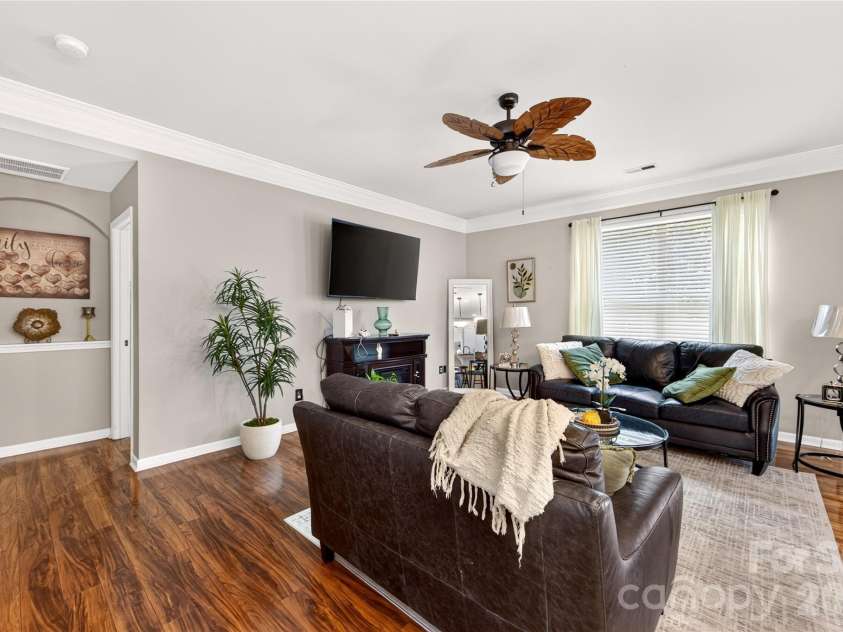 424 Anvil Draw Place, Rock Hill, SC 29730.  MLS# CAR4408517, YatesRealty ID 40946. 