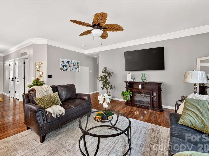 424 Anvil Draw Place, Rock Hill, SC 29730.  MLS# CAR4408517, YatesRealty ID 40946. 