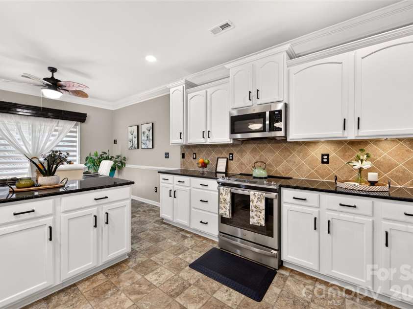 424 Anvil Draw Place, Rock Hill, SC 29730.  MLS# CAR4408517, YatesRealty ID 40946. 