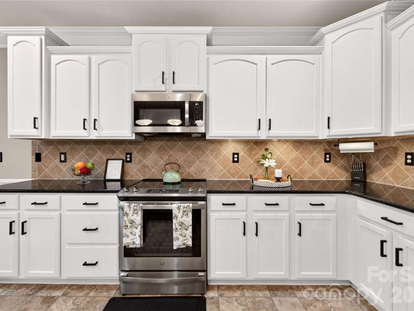 424 Anvil Draw Place, Rock Hill, SC 29730.  MLS# CAR4408517, YatesRealty ID 40946. 