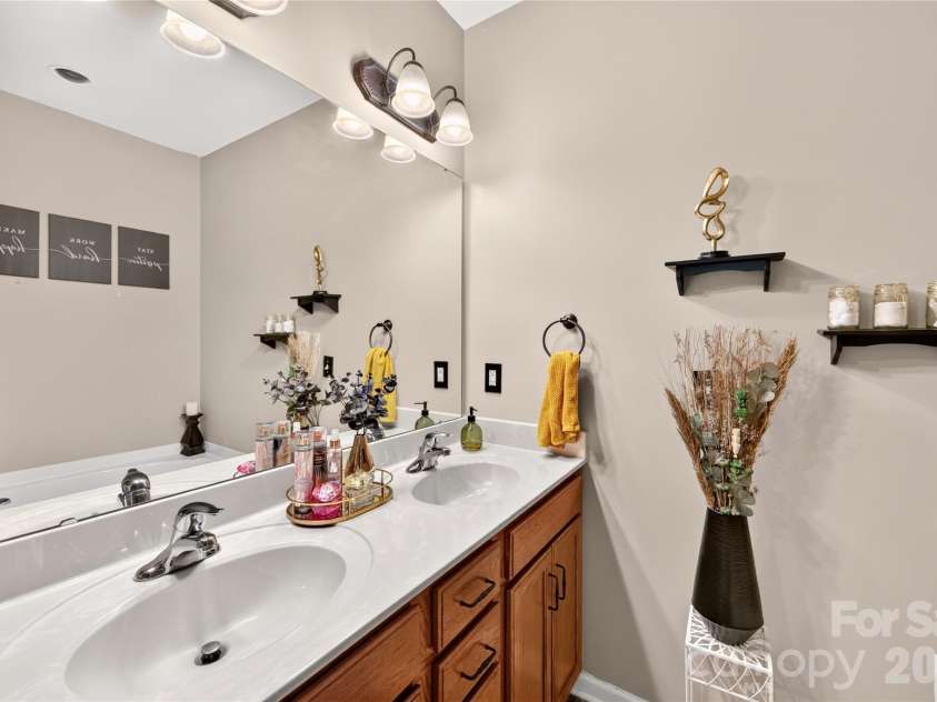 424 Anvil Draw Place, Rock Hill, SC 29730.  MLS# CAR4408517, YatesRealty ID 40946. 