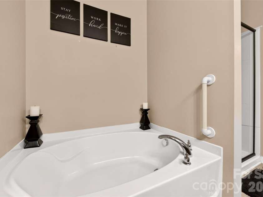 424 Anvil Draw Place, Rock Hill, SC 29730.  MLS# CAR4408517, YatesRealty ID 40946. 