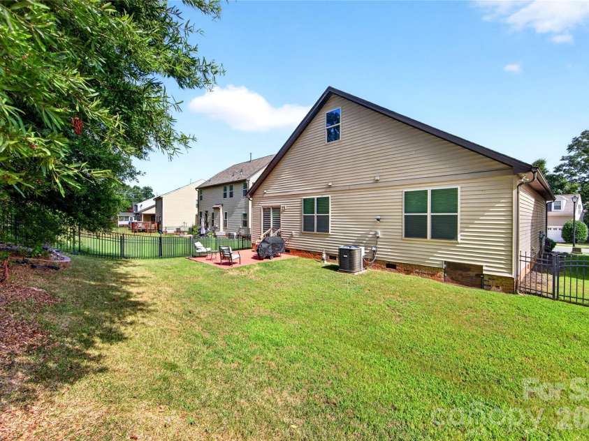 424 Anvil Draw Place, Rock Hill, SC 29730.  MLS# CAR4408517, YatesRealty ID 40946. 