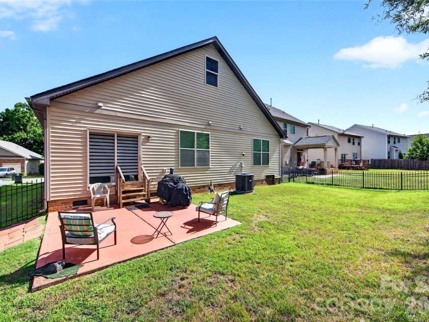 424 Anvil Draw Place, Rock Hill, SC 29730.  MLS# CAR4408517, YatesRealty ID 40946. 