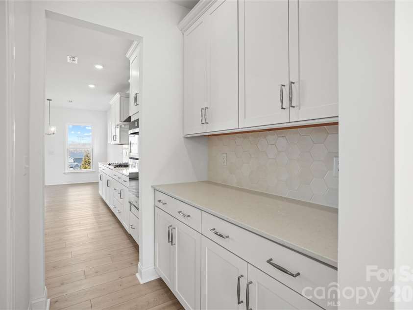1011 High Bluff Point, Waxhaw, NC 28173.  MLS# CAR4385398, YatesRealty ID 4095. Butler's Pantry