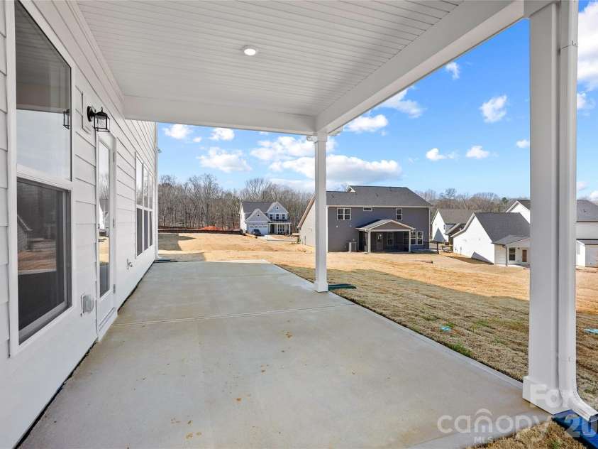 1011 High Bluff Point, Waxhaw, NC 28173.  MLS# CAR4385398, YatesRealty ID 4095. Covered Porch