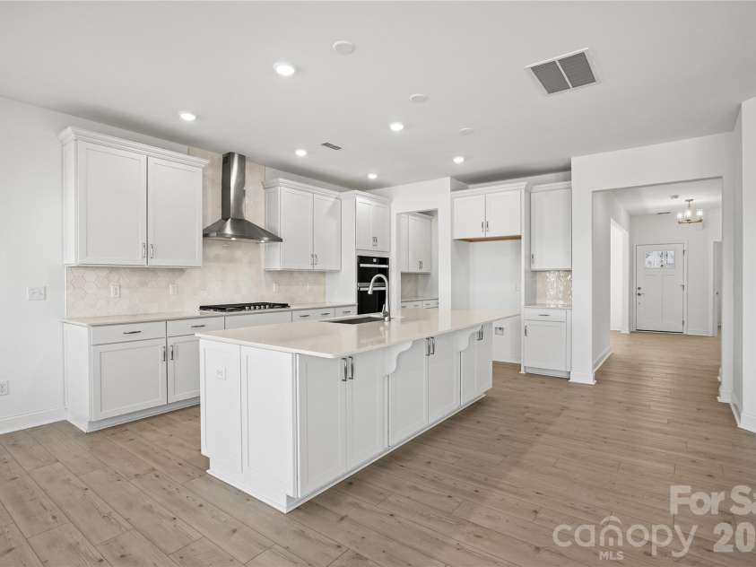 1011 High Bluff Point, Waxhaw, NC 28173.  MLS# CAR4385398, YatesRealty ID 4095. Kitchen