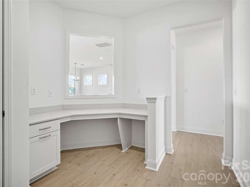 1011 High Bluff Point, Waxhaw, NC 28173.  MLS# CAR4385398, YatesRealty ID 4095. Planning Center/Mud Room