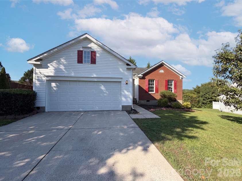 121 Brookstone Drive, Mount Holly, NC 28120.  MLS# CAR4409916, YatesRealty ID 40950. 