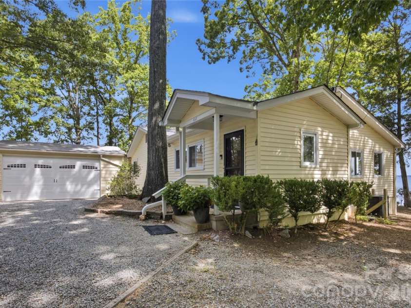 8247 Luckey Point Road, Denver, NC 28037.  MLS# CAR4406770, YatesRealty ID 40952. 