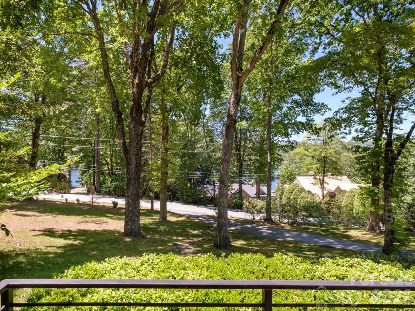 212 Shore Drive, Lake Toxaway, NC 28747.  MLS# CAR4384541, YatesRealty ID 40953. 