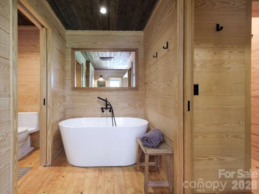 212 Shore Drive, Lake Toxaway, NC 28747.  MLS# CAR4384541, YatesRealty ID 40953. 