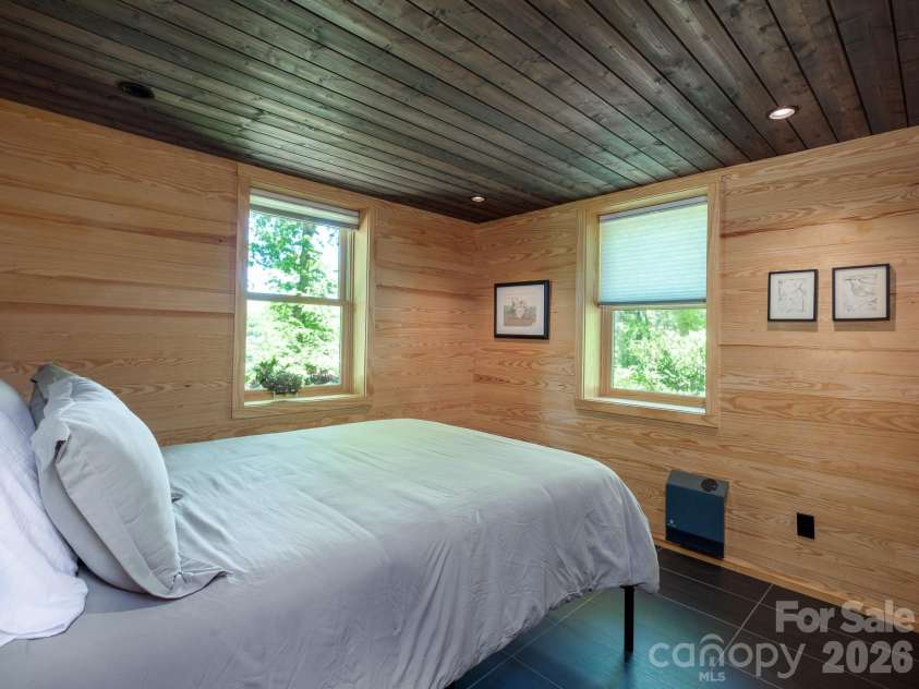 212 Shore Drive, Lake Toxaway, NC 28747.  MLS# CAR4384541, YatesRealty ID 40953. 
