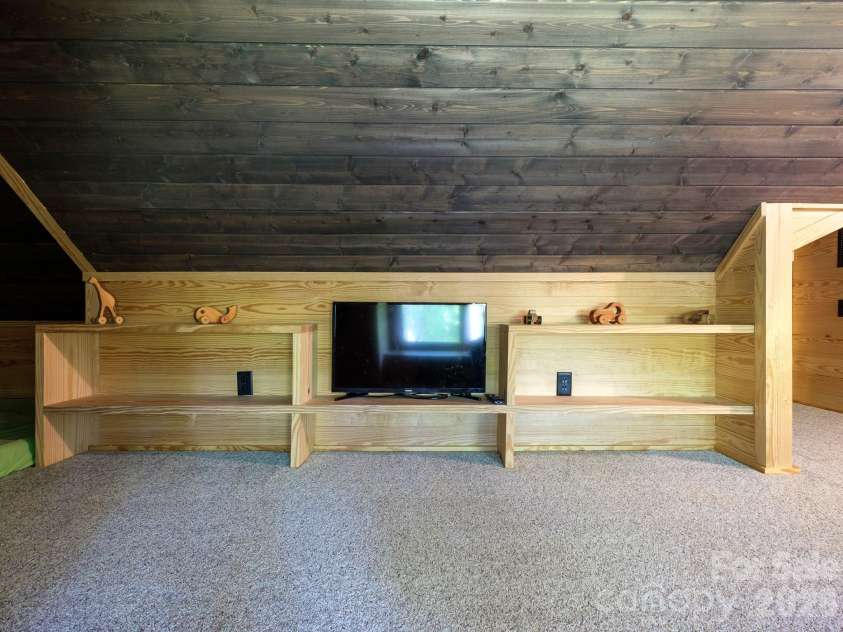 212 Shore Drive, Lake Toxaway, NC 28747.  MLS# CAR4384541, YatesRealty ID 40953. 