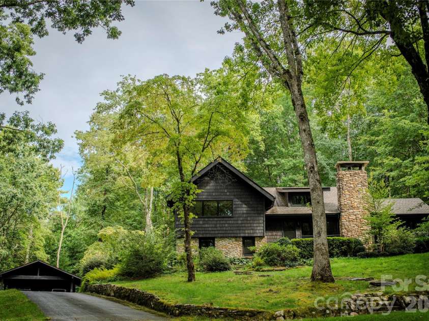 212 Shore Drive, Lake Toxaway, NC 28747.  MLS# CAR4384541, YatesRealty ID 40953. 